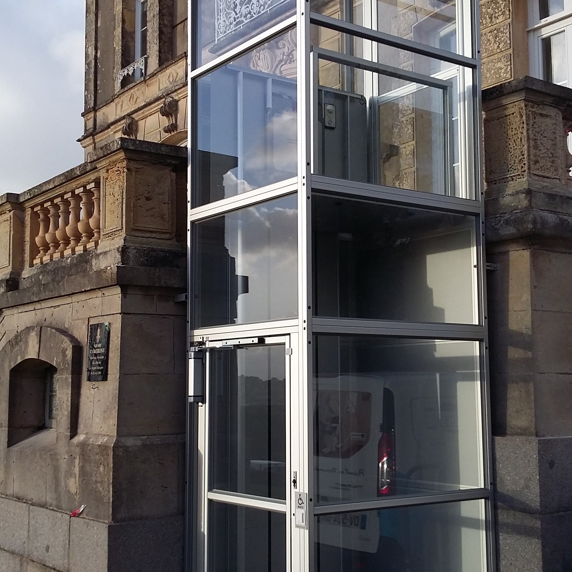 Habile ; Aménagement logement ; réhabilitation habitat ; adaptation maison ; adaptation salle de bain ; salle de bain pmr ; salle de bain handicapé ; salle de bain senior ; monte escalier ; ascenseur ; équipement salle de bain pmr ; equipement maison senior ; sécurité maison senior ; salle de bain pour invalide