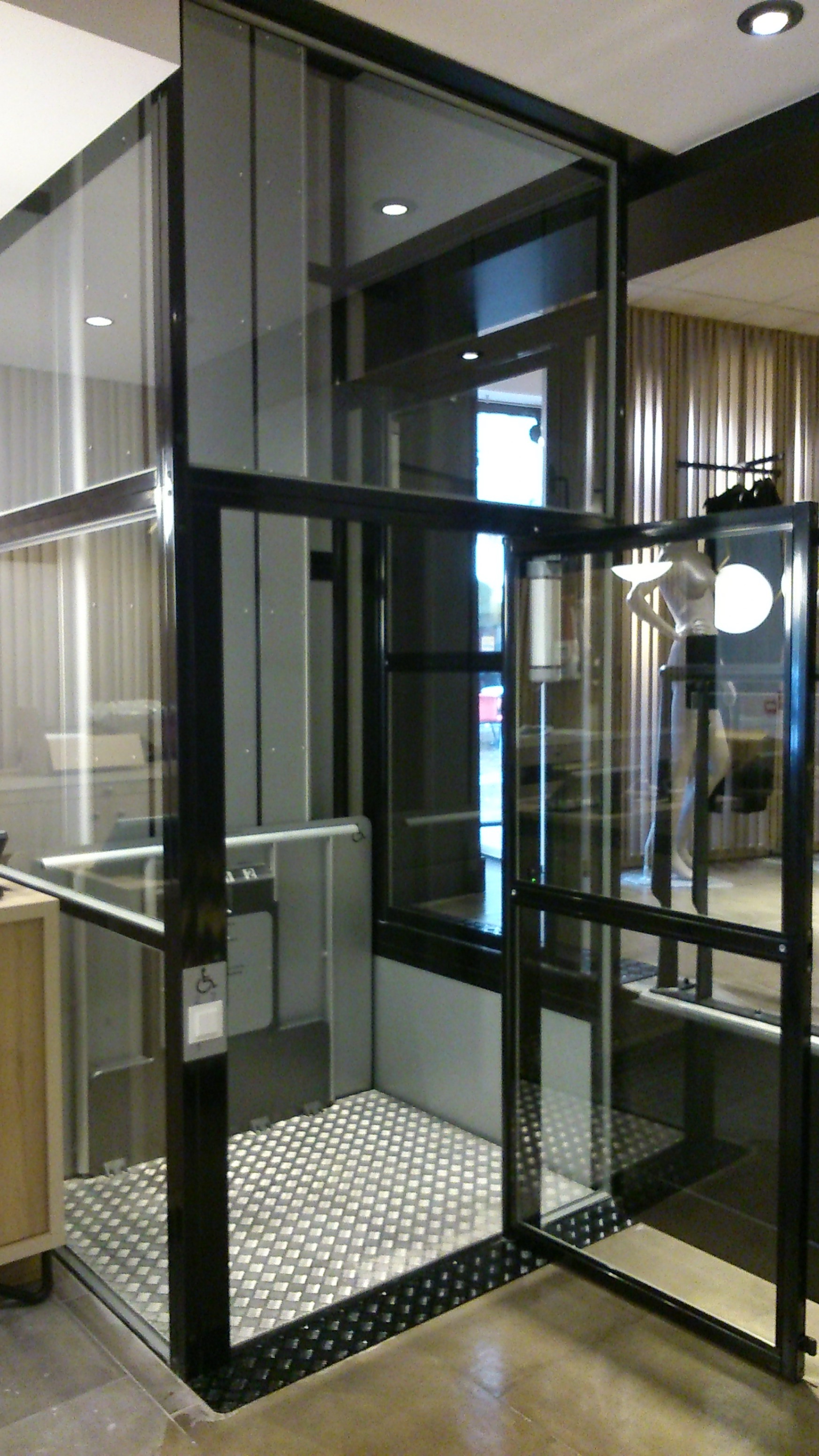 Habile ; Aménagement logement ; réhabilitation habitat ; adaptation maison ; adaptation salle de bain ; salle de bain pmr ; salle de bain handicapé ; salle de bain senior ; monte escalier ; ascenseur ; équipement salle de bain pmr ; equipement maison senior ; sécurité maison senior ; salle de bain pour invalide