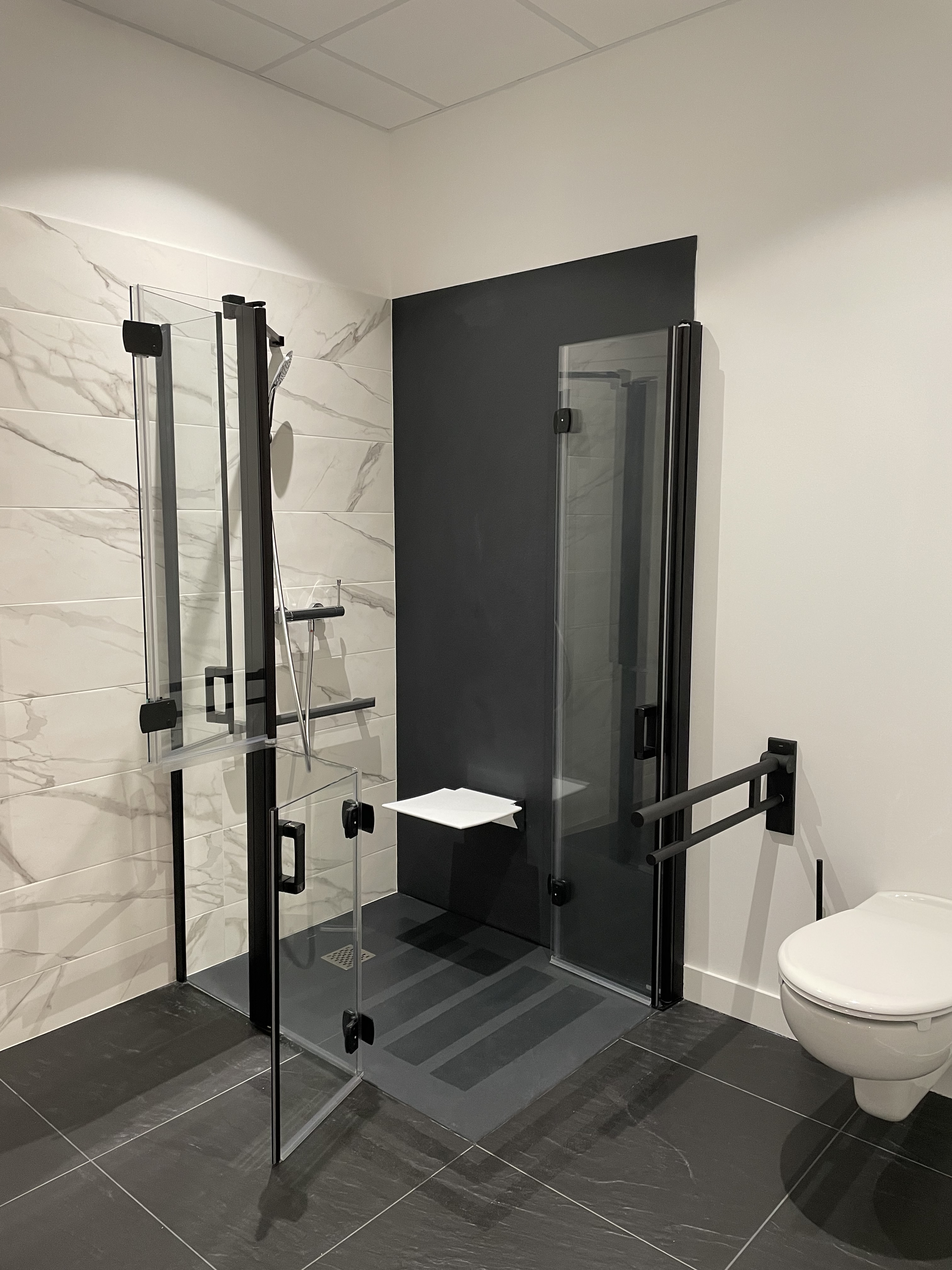 Habile ; Aménagement logement ; réhabilitation habitat ; adaptation maison ; adaptation salle de bain ; salle de bain pmr ; salle de bain handicapé ; salle de bain senior ; monte escalier ; ascenseur ; équipement salle de bain pmr ; equipement maison senior ; sécurité maison senior ; salle de bain pour invalide