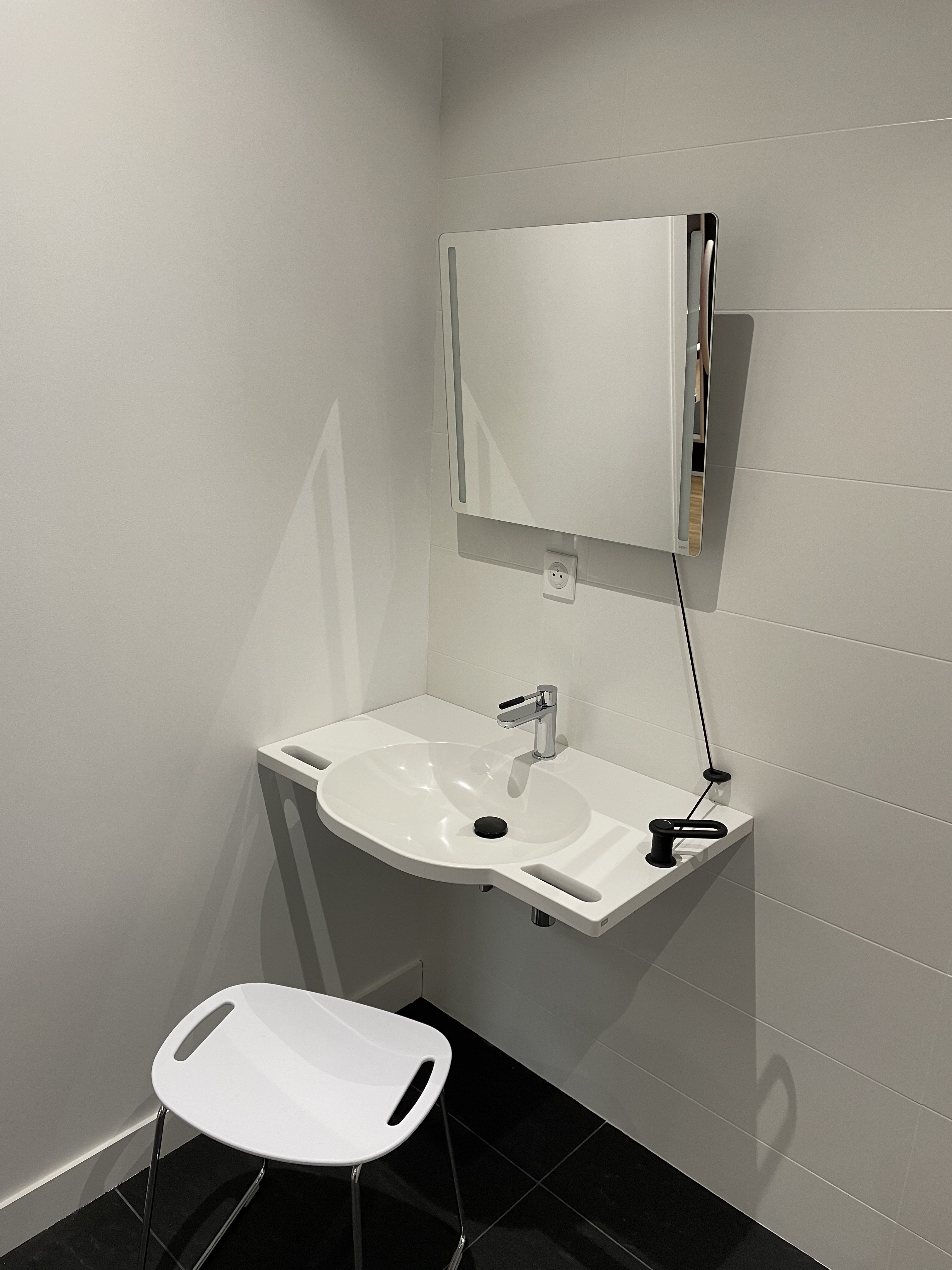 Habile ; Aménagement logement ; réhabilitation habitat ; adaptation maison ; adaptation salle de bain ; salle de bain pmr ; salle de bain handicapé ; salle de bain senior ; monte escalier ; ascenseur ; équipement salle de bain pmr ; equipement maison senior ; sécurité maison senior ; salle de bain pour invalide